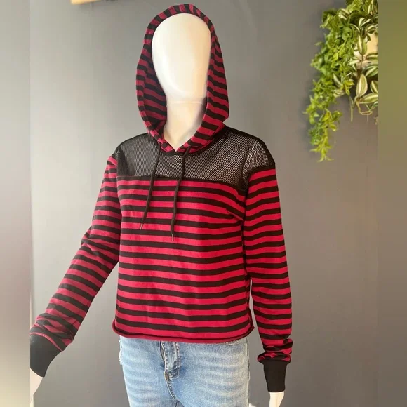 Hot topic - Picture 1 of 14